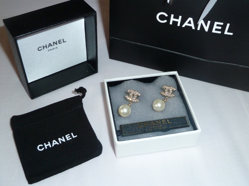 Chanel Pearl Drop Earrings - 78 For Sale on 1stDibs